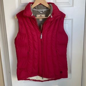Wool rich women’s puffer vest in great condition size small w/zippered pockets
